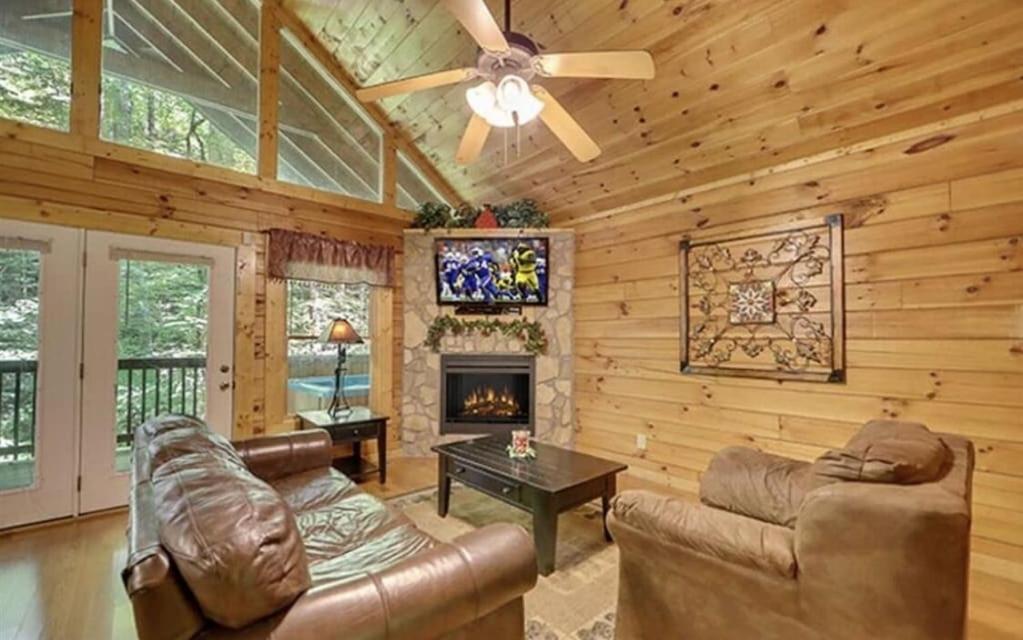Creekside Paradise Found! One-Bedroom Mountain Cabin in Pigeon Forge Sevierville Buitenkant foto